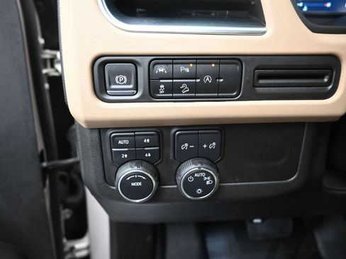 Used 2024 Chevrolet Tahoe Premier image 8