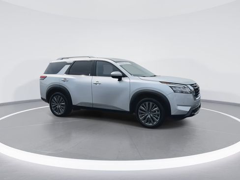 Used 2024 Nissan Pathfinder SL w/ SL Premium Package AWD/4WD image 2