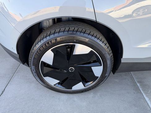 Used 2025 Volvo EX30 Ultra image 15