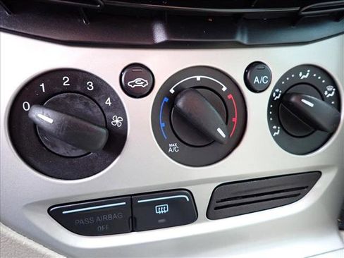 Used 2013 Ford Focus SE image 16