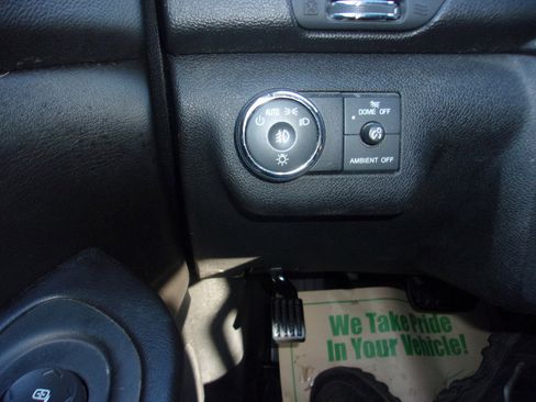 Used 2017 Chevrolet Traverse LT image 21