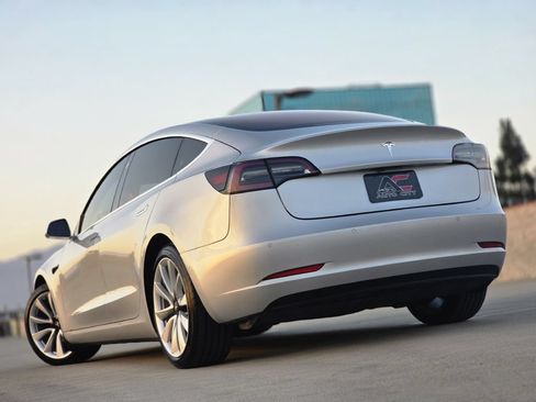 Used 2018 Tesla Model 3 Long Range RWD image 2