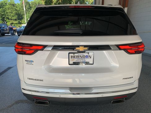 Used 2023 Chevrolet Traverse Premier FWD image 7