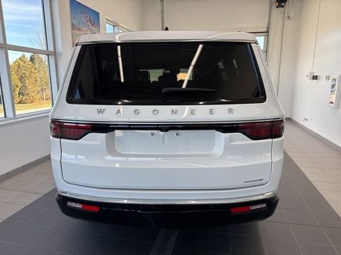 Used 2024 Jeep Wagoneer Series II w/ Flexible Seating Group image 4