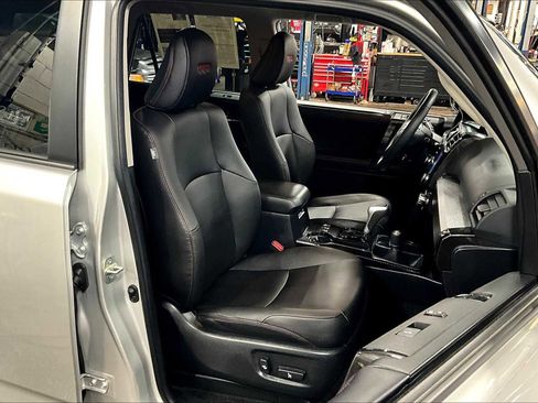 Used 2022 Toyota 4Runner TRD Off-Road Premium AWD/4WD image 7