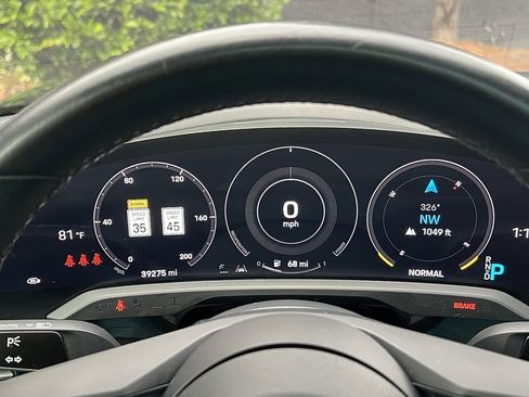 Used 2021 Porsche Taycan image 39