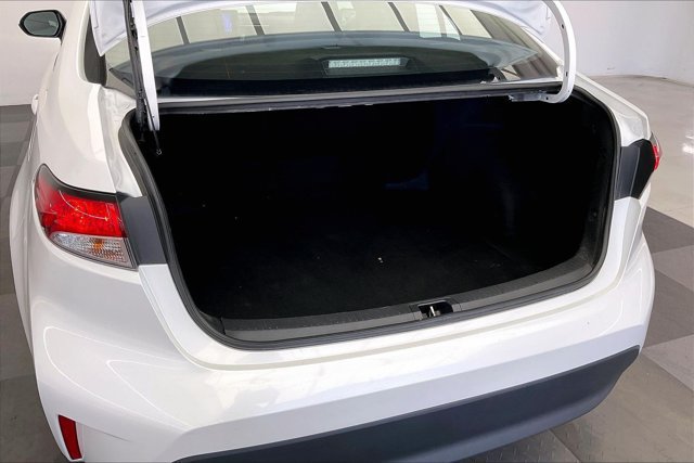 Used 2025 Toyota Corolla LE FWD image 28