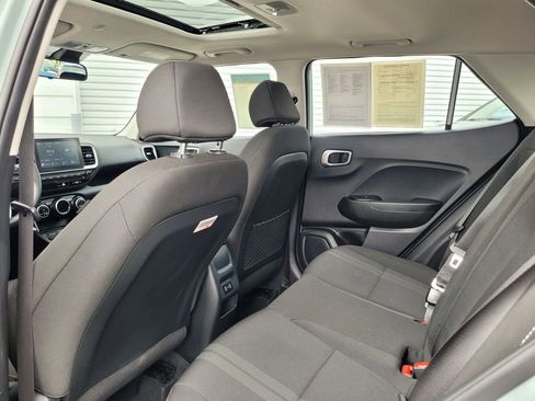 Used 2025 Hyundai Venue SEL FWD image 14