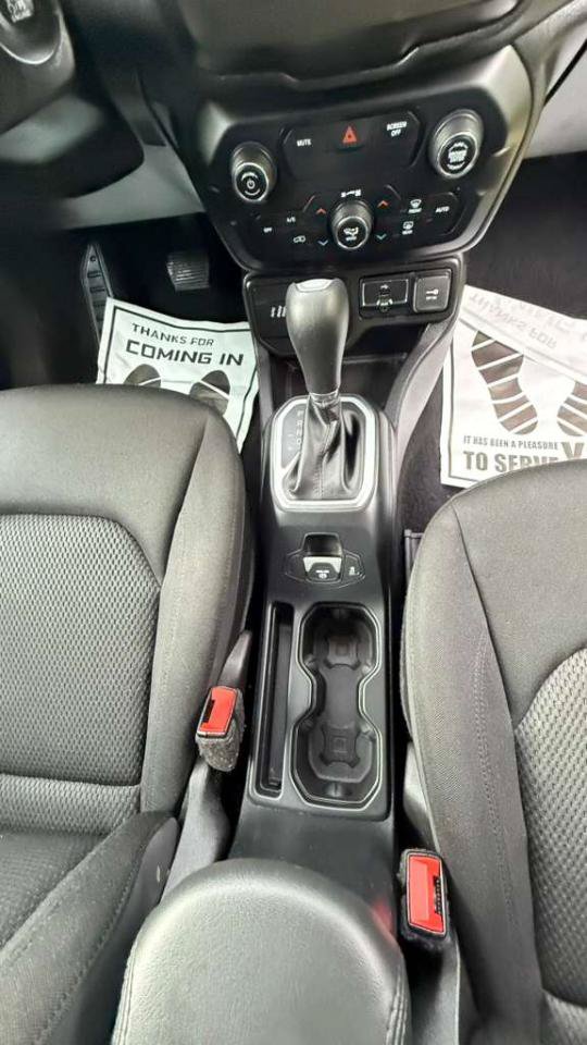 Used 2020 Jeep Renegade Altitude AWD/4WD image 6