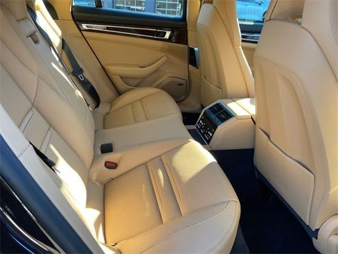 Used 2023 Porsche Panamera 4S image 30