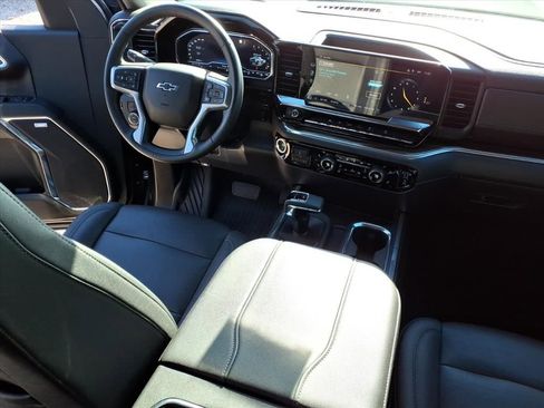 Used 2023 Chevrolet Silverado 1500 LT Trail Boss w/ Convenience Package II image 17