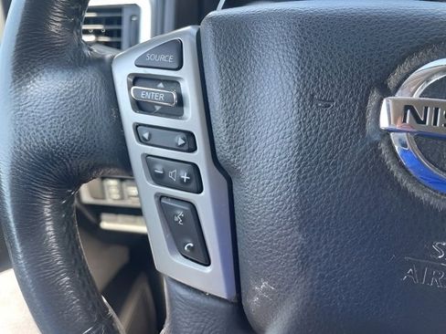 Used 2019 Nissan Titan SV w/ SV Convenience Package image 17