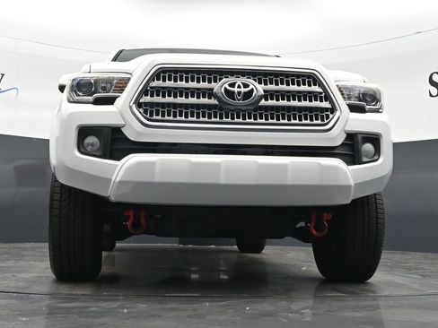 Used 2017 Toyota Tacoma TRD Sport w/ Tow Package (A/T) AWD/4WD image 27