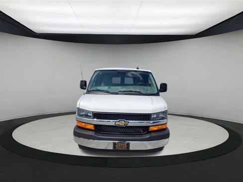 Used 2025 Chevrolet Express 3500 LT w/ LT Preferred Equipment Group RWD image 3