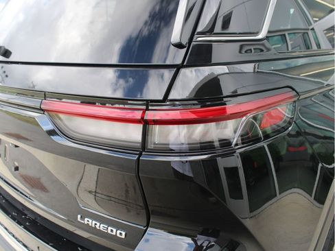 New 2025 Jeep Grand Cherokee Laredo X w/ Luxury Tech Group I image 40