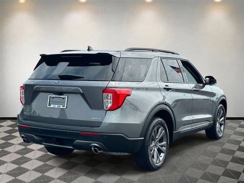 Certified 2024 Ford Explorer XLT w/ Equipment Group 202A AWD/4WD image 4