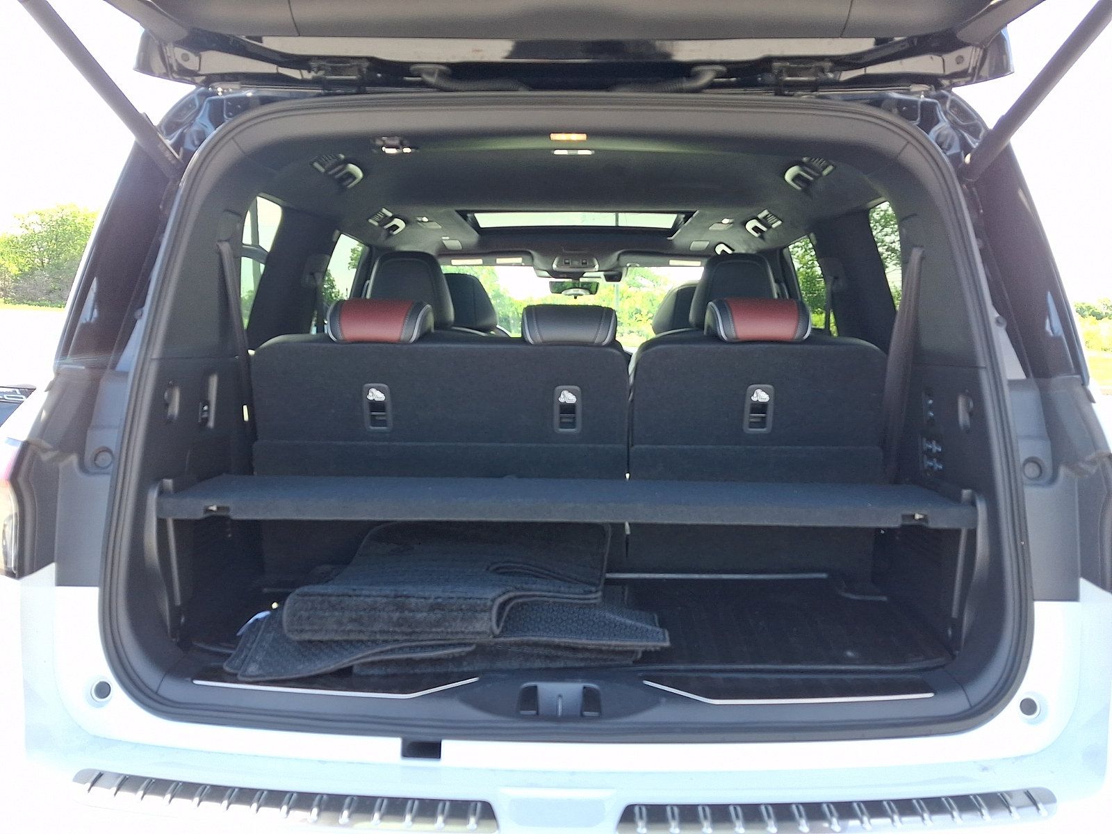 Used 2025 INFINITI QX80 Autograph w/ Premium Cargo Package AWD/4WD image 30