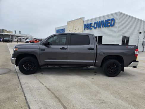 Used 2019 Toyota Tundra SR5 w/ SR5 Upgrade Package AWD/4WD image 6