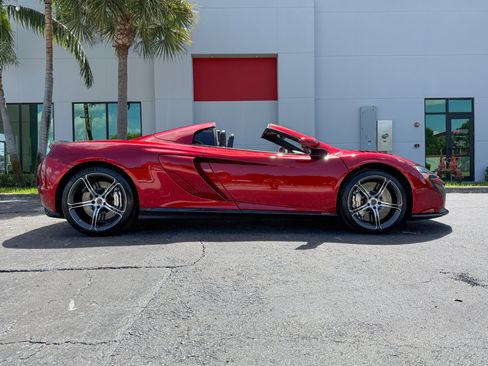 Used 2015 McLaren 650S Spider RWD image 2