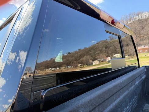 Used 2024 Chevrolet Silverado 2500 ZR2 w/ Technology Package image 16