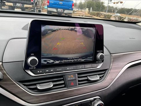 Used 2025 Nissan Altima 2.5 SV image 26