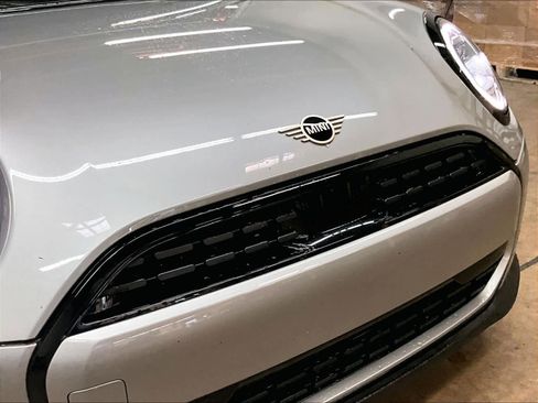 Used 2025 MINI Cooper 2-Door Hardtop image 32