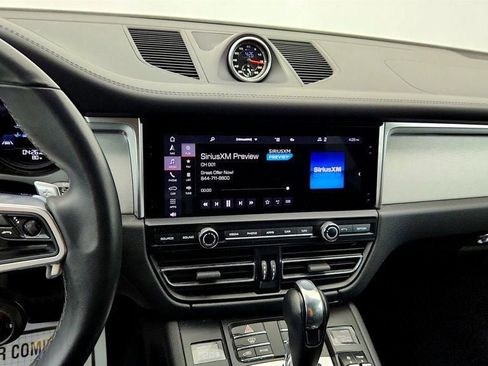 Used 2020 Porsche Macan Turbo AWD/4WD image 18