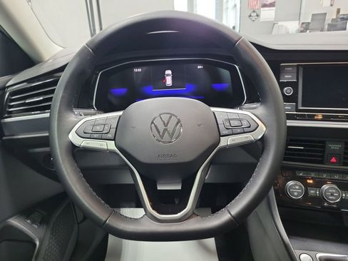 Used 2023 Volkswagen Jetta SE w/ Panoramic Sunroof Package FWD image 28