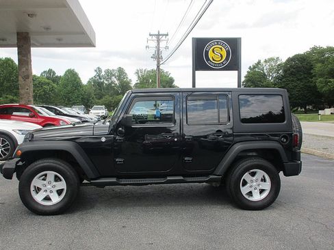 Used 2012 Jeep Wrangler Unlimited Sport image 3