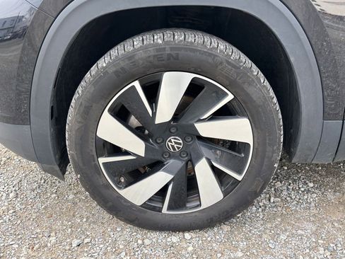 Used 2025 Volkswagen Atlas Cross Sport SE image 25