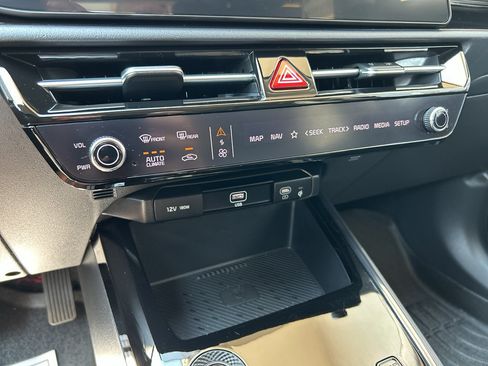 Certified 2025 Kia Niro EX FWD image 23