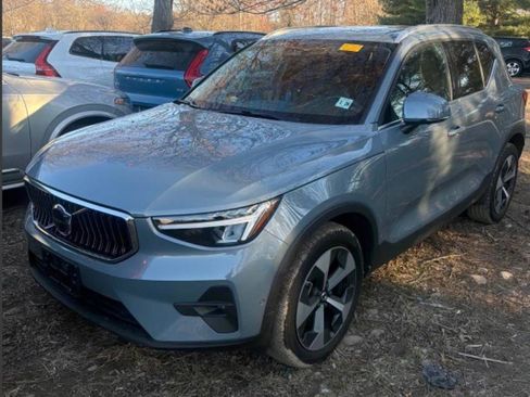 Certified 2023 Volvo XC40 B5 Plus w/ Driver Assist Package AWD/4WD image 18