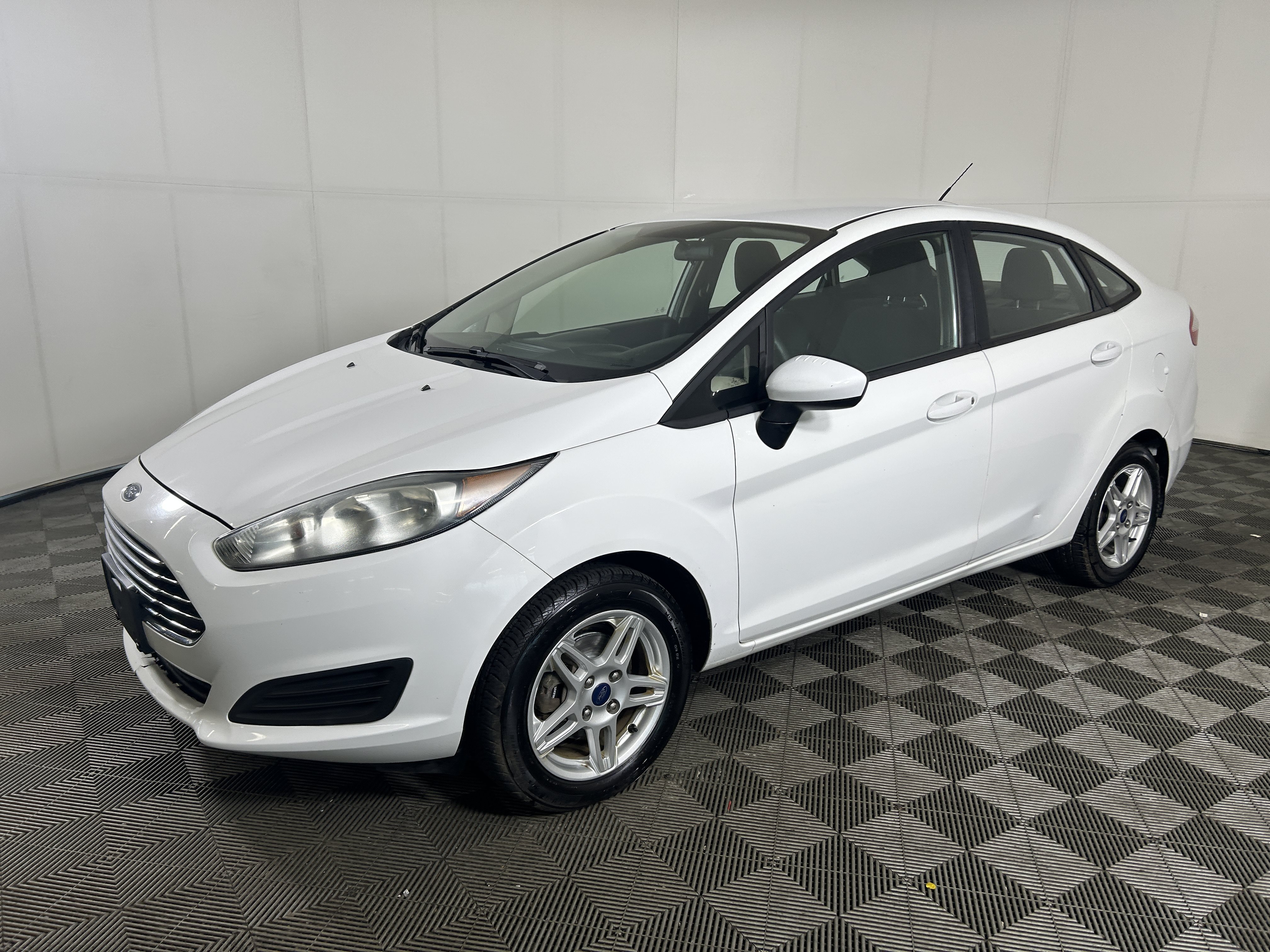 Used 2019 Ford Fiesta SE FWD image 1