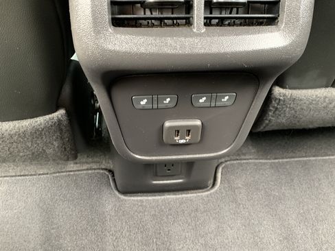 Used 2022 Chevrolet Equinox Premier FWD image 34