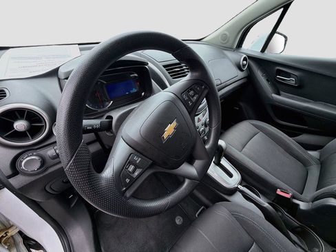 Used 2015 Chevrolet Trax LT w/ LT Sun and Sound Package FWD image 11
