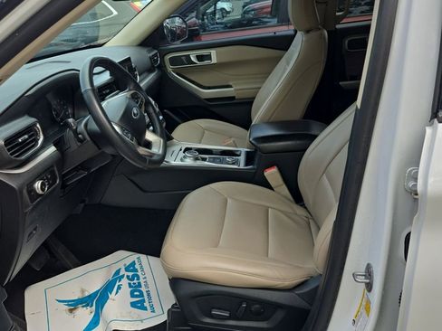 Used 2023 Ford Explorer XLT w/ Equipment Group 202A image 3