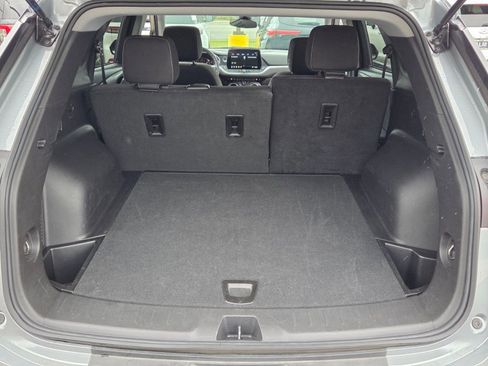 Used 2025 Chevrolet Blazer LT FWD image 12