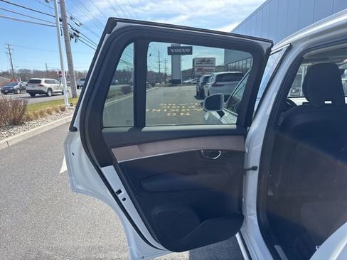 Certified 2025 Volvo XC90 B5 Plus image 16