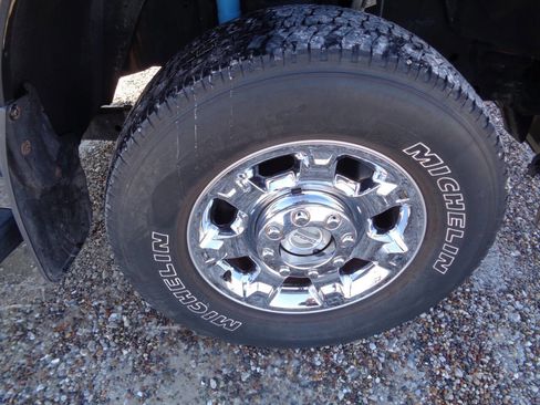 Used 2013 Ford F250 XLT w/ Chrome Pkg image 32