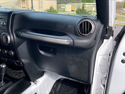 Used 2018 Jeep Wrangler Sport AWD/4WD image 25