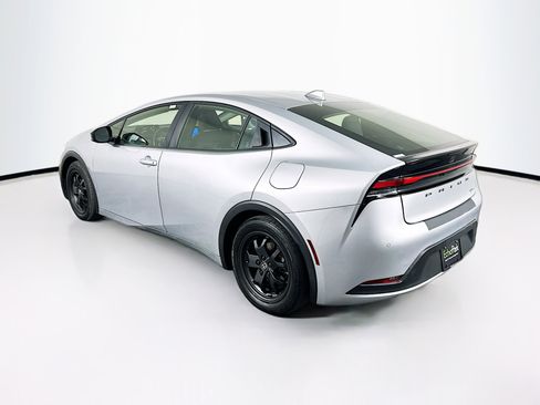 Used 2023 Toyota Prius LE image 5