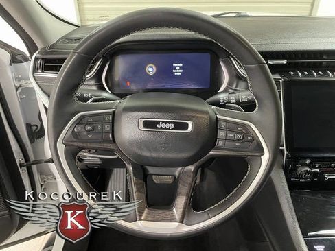 Used 2023 Jeep Grand Cherokee L Limited w/ Luxury Tech Group II AWD/4WD image 14