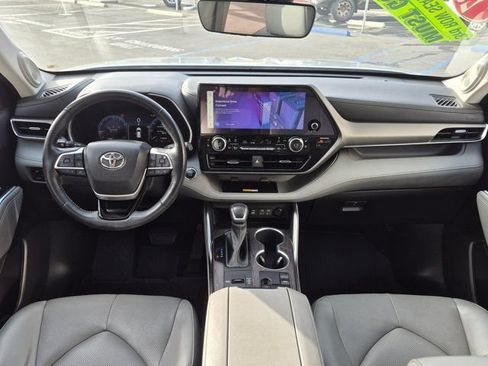 Used 2023 Toyota Highlander Limited FWD image 15