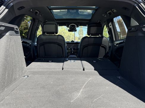 Used 2025 Porsche Macan image 35