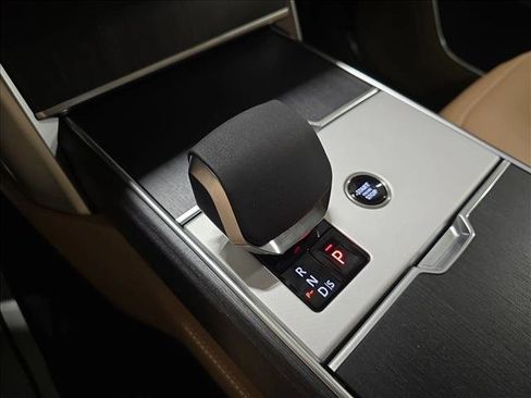 New 2025 Land Rover Range Rover Long Wheelbase SE image 26