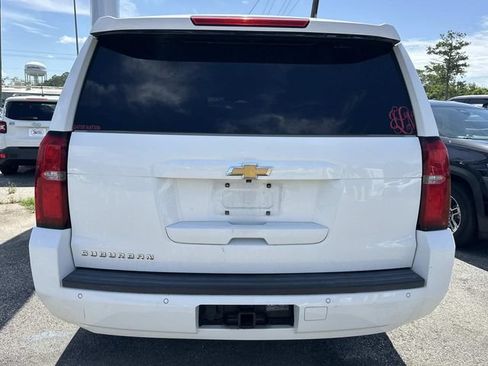 Used 2018 Chevrolet Suburban LT RWD image 4