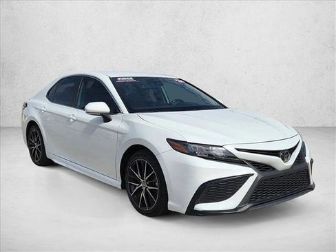 Certified 2024 Toyota Camry SE FWD image 3