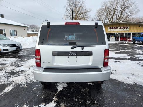 Used 2012 Jeep Liberty Sport image 4