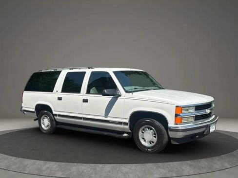 Used 1999 Chevrolet Suburban 2WD w/ Preferred Equipment Group 3 image 3