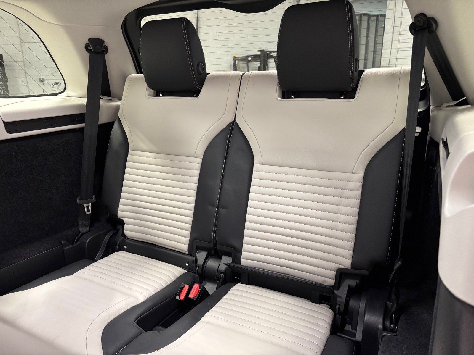 New 2025 Land Rover Discovery S AWD/4WD image 28